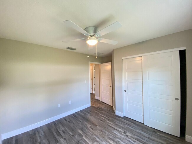 Building Photo - Custom Home - Desirable SE Ocala Neighborh...