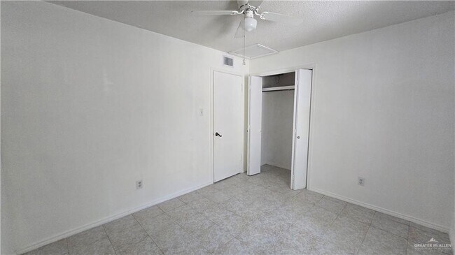 Building Photo - 809 E Azalea Ave