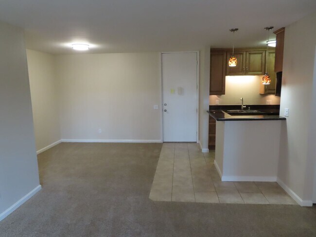 Building Photo - Updated Two Bedroom Condo in Fashion Valley / Mission Valley