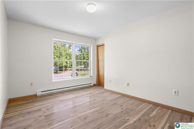 Building Photo - 1229 Fern Dr