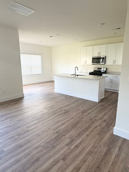 Building Photo - 384 Alta Tree Blvd