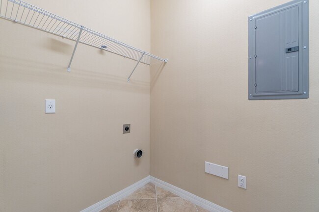 Building Photo - Beautiful Energy Efficient 3/2.5 Townhome ...