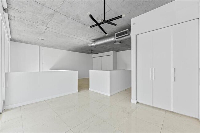 Building Photo - 690 SW 1st Ct