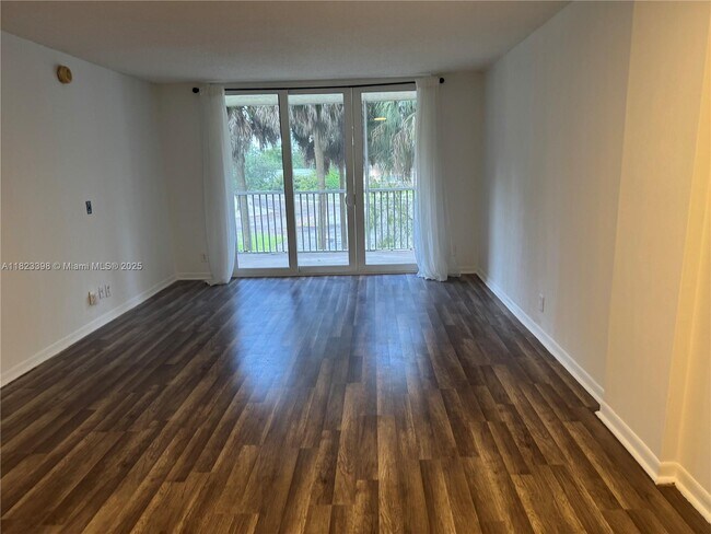 Building Photo - 250 Jacaranda Dr