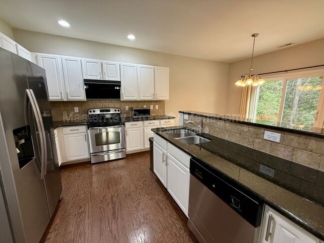 Building Photo - 450 Jerome Rd