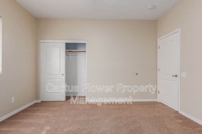 Building Photo - 749 E La Costa Dr