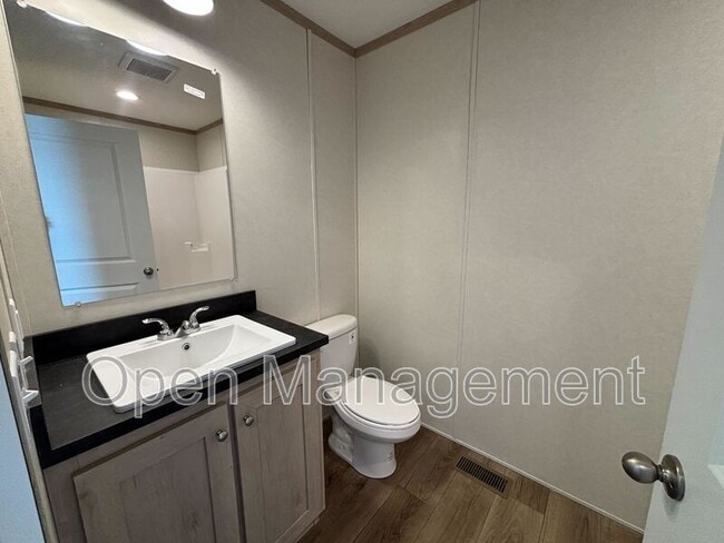 Building Photo - 725 S 12th St