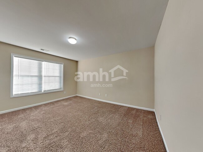 Building Photo - 3910 Pepperbush Dr