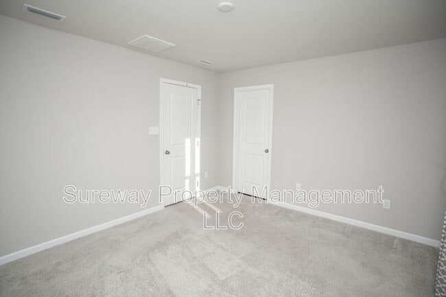 Building Photo - 2 Mulberry ln