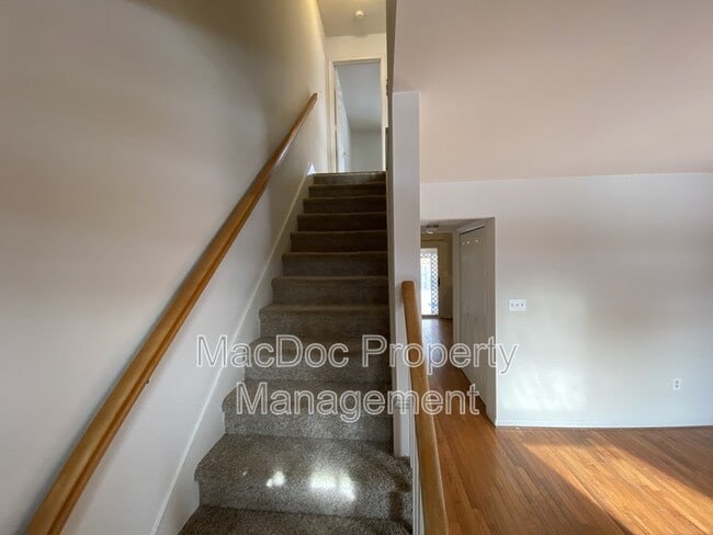 Building Photo - 212 Farrell Ln