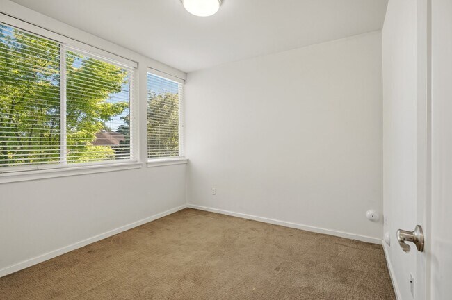 Building Photo - 1548 1546 62nd Ave