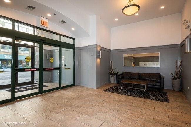Building Photo - 3631 N Halsted St