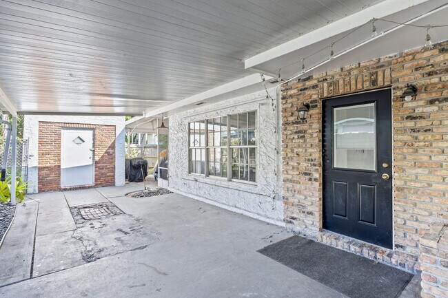 Building Photo - 715 Kaye St