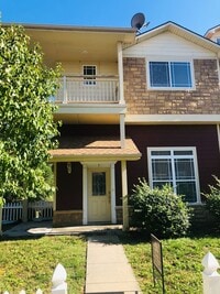 Building Photo - Beautiful Townhome
