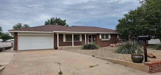 Building Photo - Gorgeous 3 bedroom, 2 bath home Available 4/17