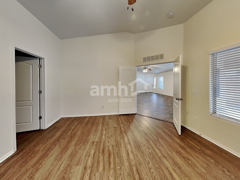Building Photo - 15912 W Carmen Dr