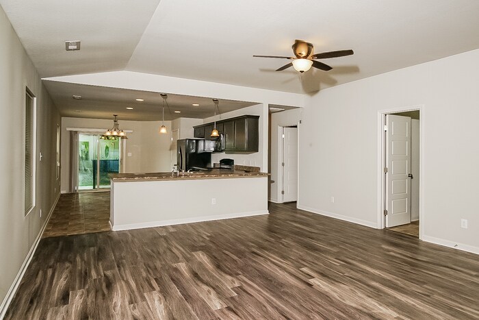 Building Photo - 207 Sedgewick Dr