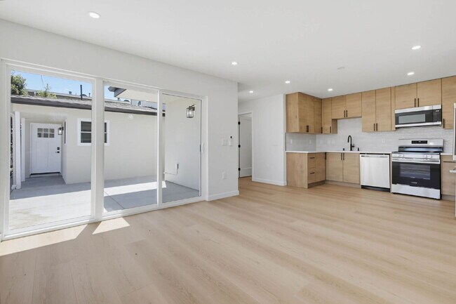 Building Photo - New Construction with Private Patio Walking Distance to Mission Bay