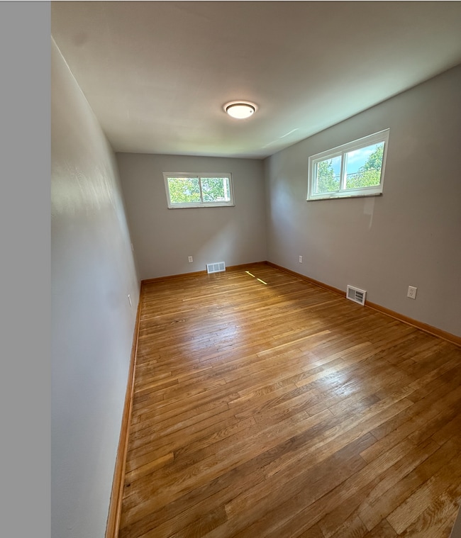 Building Photo - Adorable 3 Bedroom, 2 Bathroom Home with Garage & Off-Street Parking