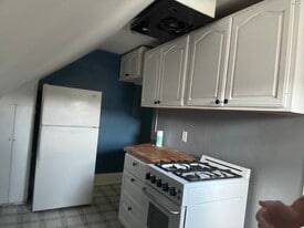 Building Photo - 3159 Buena Vista St