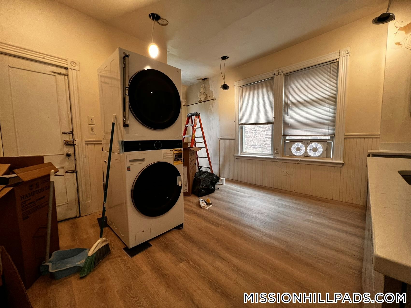 Building Photo - 127 Harrishof St