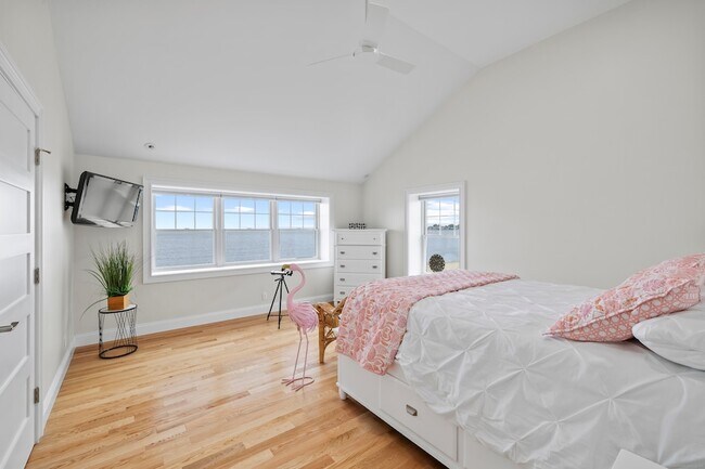 Building Photo - 18 Bel Aire Manor