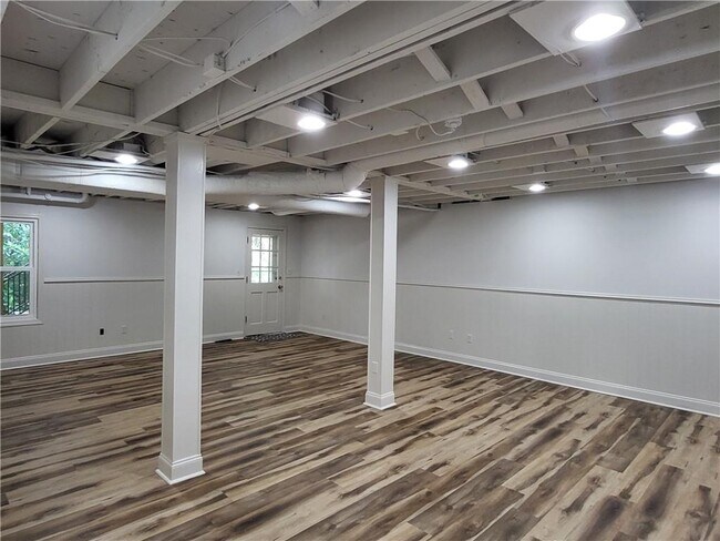 Building Photo - 2551 Tanager Ct NE
