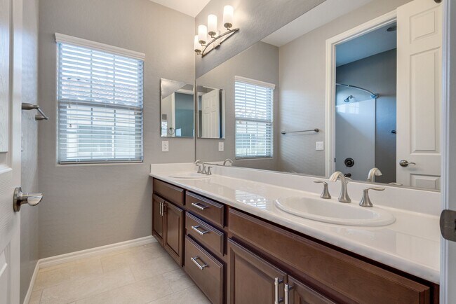 Building Photo - Stunning Summerlin Rental on Private Cul-d...