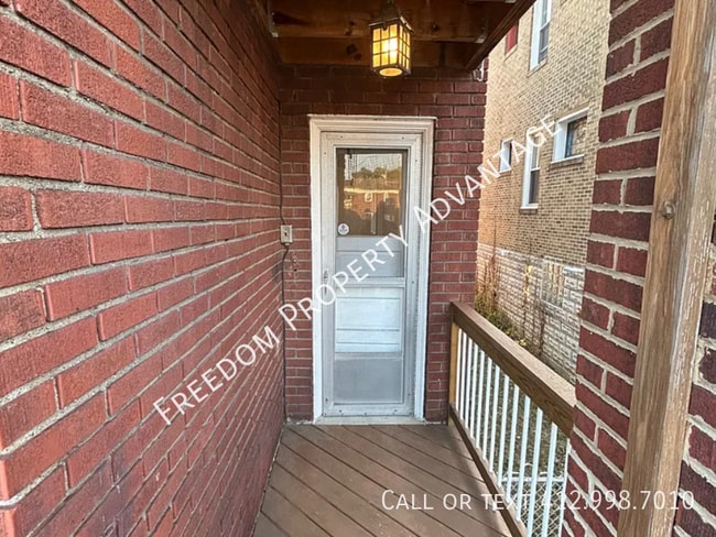 Building Photo - 1457 Tolma Ave