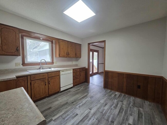 Building Photo - Spacious Home for Rent!