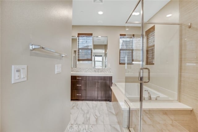 Building Photo - 783 Benchmark