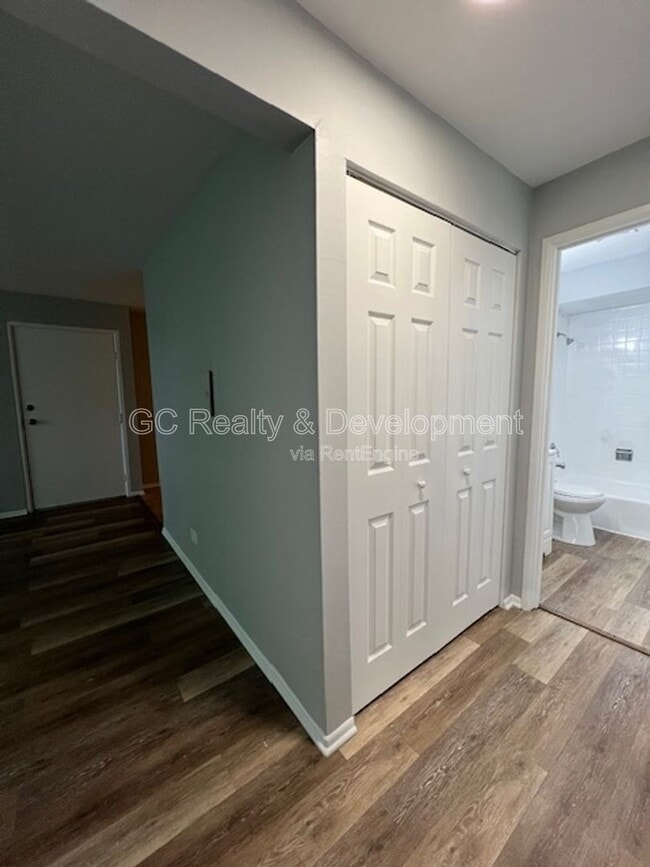 Building Photo - 312 S Warwick Ave