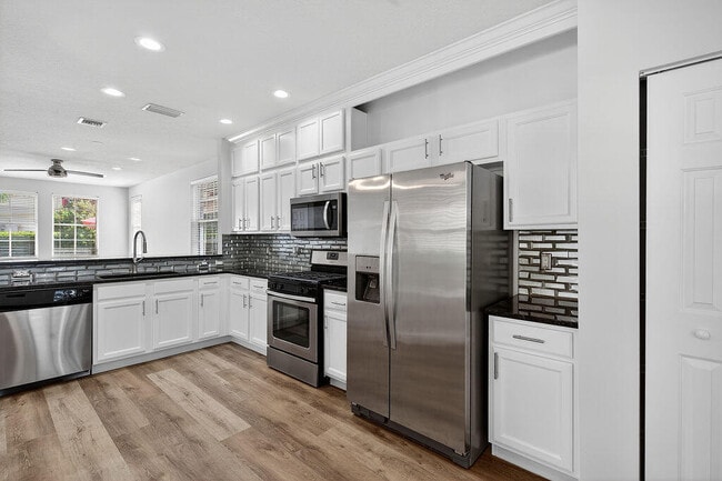 Building Photo - 318 September St