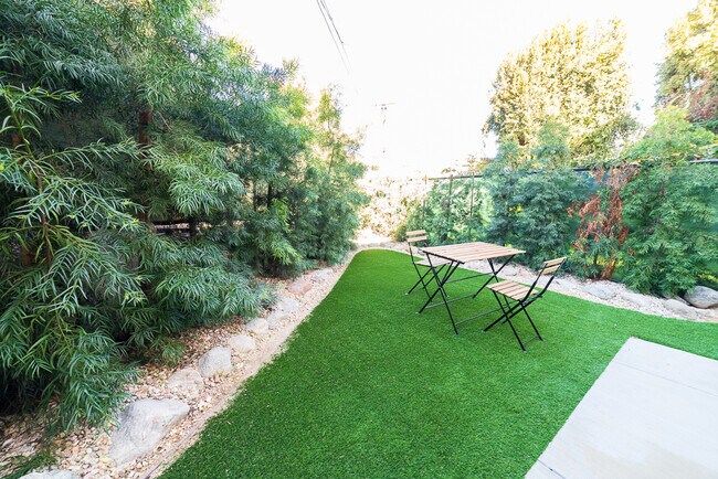 Building Photo - 5065 Edgewood Pl