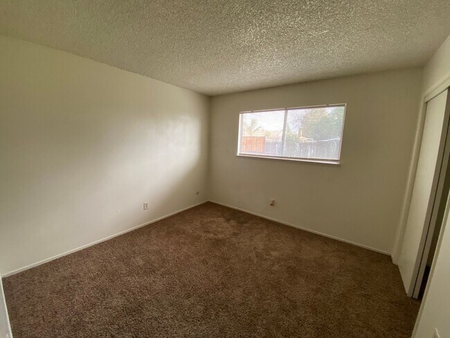 Building Photo - 2530 S Hall St