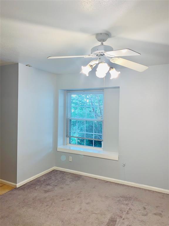 Building Photo - 1611 Mapleton Dr