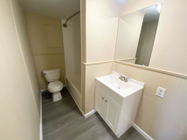 Building Photo - Affordable 1-Bed Mobile Home in Sulphur, L...