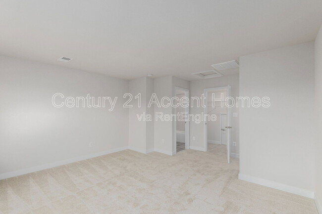 Building Photo - 14020 Sunrise Valley Dr