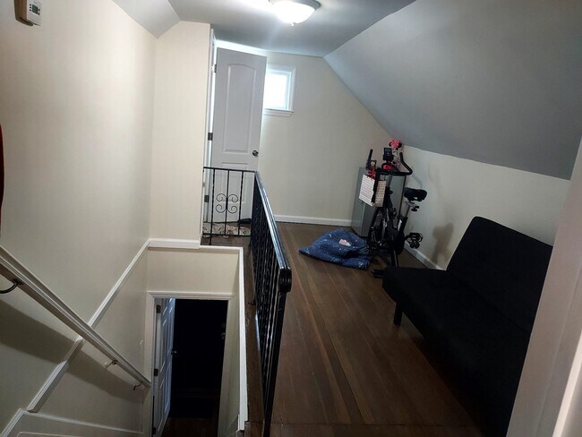 Building Photo - 14 3rd Pl