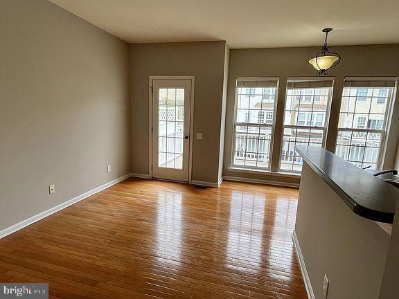 Building Photo - 1930 Cavalier Ln