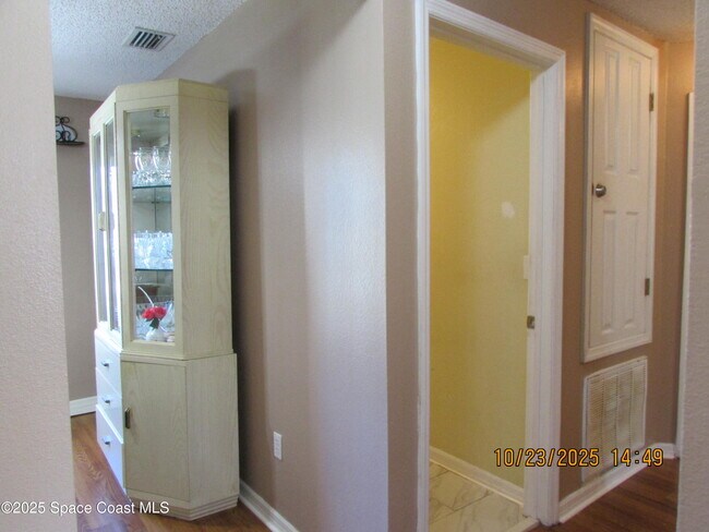 Building Photo - 534 White Plains Ave SW