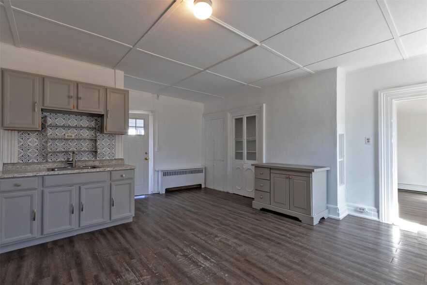Building Photo - 5625-5639 NY-82