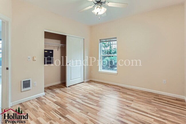 Building Photo - Cute ground floor Condo in Beaverton