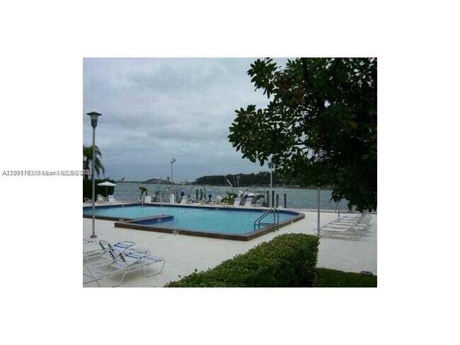 Building Photo - 150 SE 25th Rd