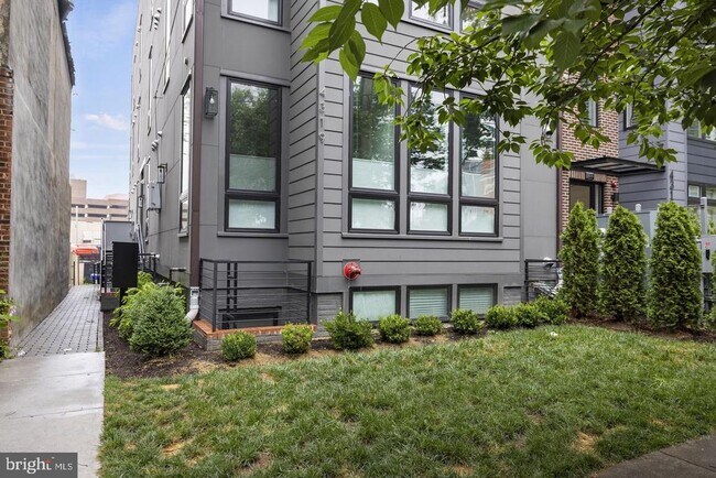 Building Photo - 4319 Harrison St NW