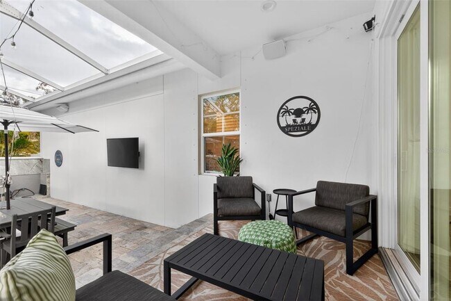 Building Photo - 6163 2nd Ave S