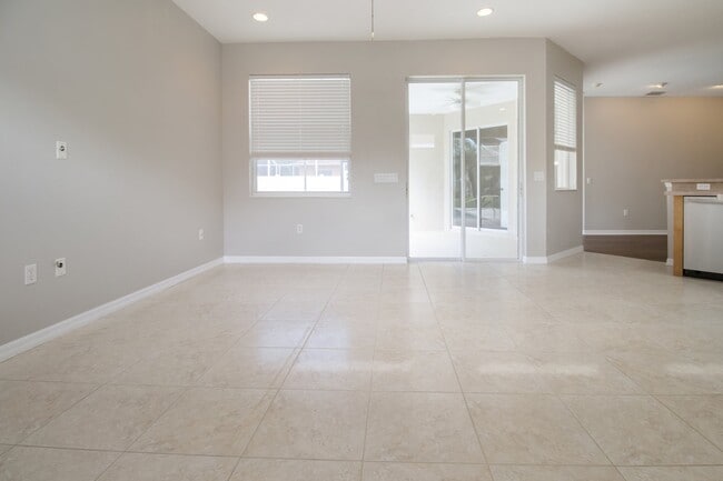 Building Photo - 4 bedroom 3 Bath Pool home in Lakewood Ranch Greenbrook