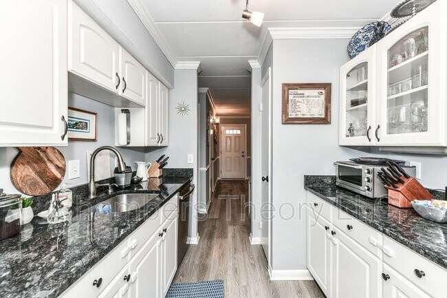 Building Photo - 1774 Dogwood Dr