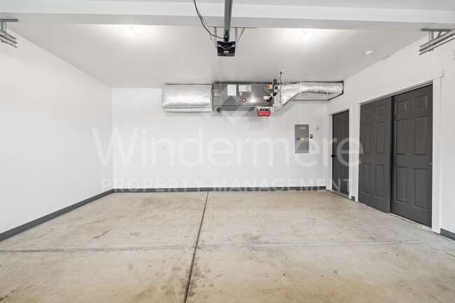 Building Photo - 12805 N Jaydee Ln