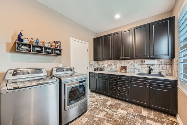 Building Photo - Luxury Living with Front Range Views, Hot ...